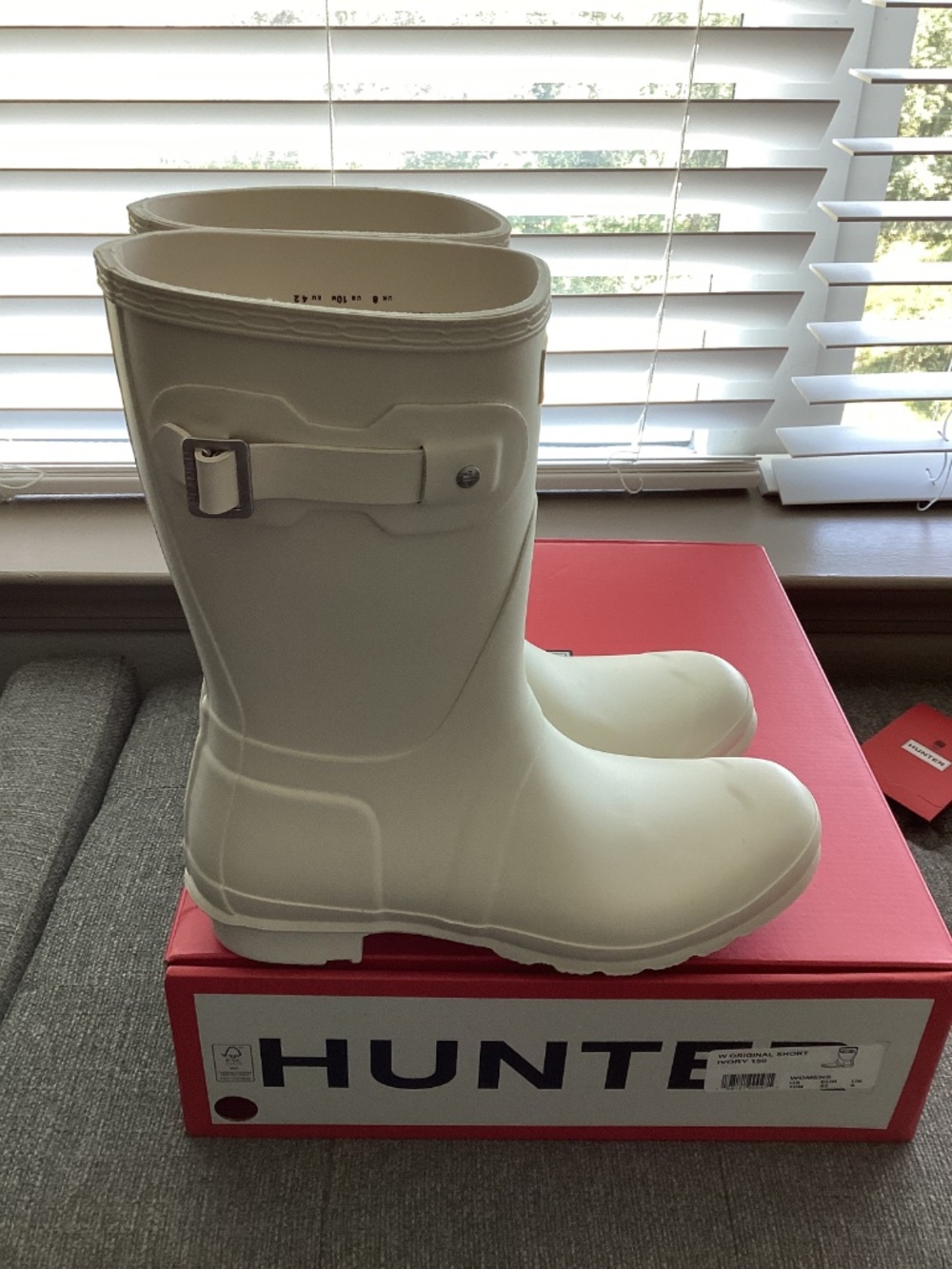 Hunter Original Short Waterproof Rain Boot, size 10 - Picture 10 of 11